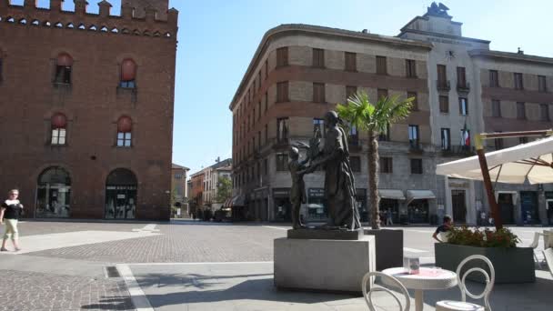 Кремона Италия Статуя Антонио Страдивари — стоковое видео