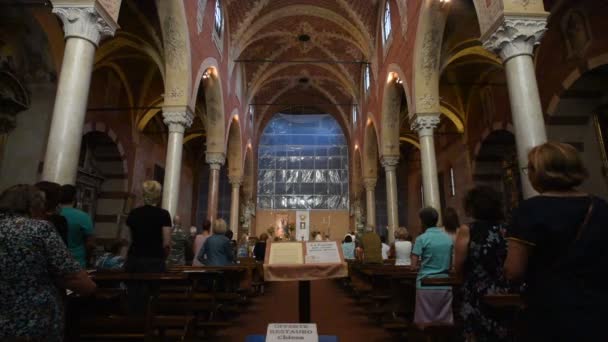 Кремона Италия Внутри Церкви Святого Михаила — стоковое видео