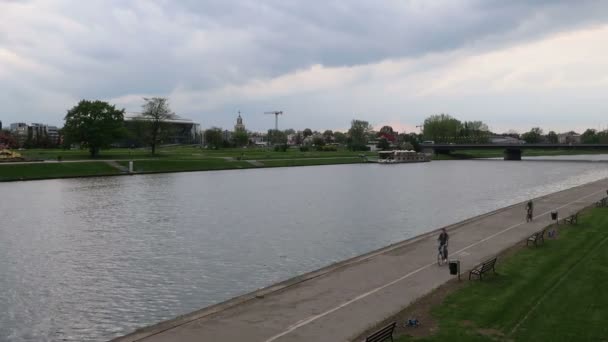 Cracovia Polonia Paseo Marítimo Del Río Vístula — Vídeo de stock