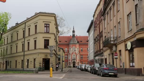 ポーランドのクラクフ典型的な通りの眺め — ストック動画