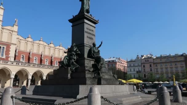 Cracovia Polonia Adam Mickiewicz Monumento Plaza Del Mercado — Vídeos de Stock