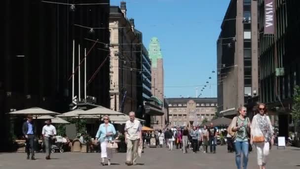 Helsinki Finlandiya Keskuskatu Alışveriş Sokağından Uzaklaşın — Stok video
