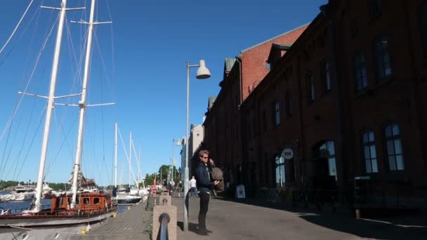 芬兰赫尔辛基Kanavaranta街的广场 — 图库视频影像