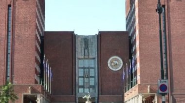 Oslo, Norveç, Oslo Belediye Binası 'ndan uzaklaşın