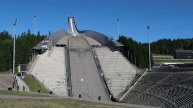 Oslo, Norveç, Holmenkollen 'deki atlama kulesi.