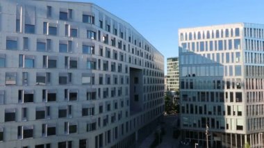 Oslo, Norveç, Dronning Eufemias Caddesi 'ndeki modern binalar.