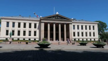 Oslo, Norveç, Oslo Üniversitesi 'nin önü.