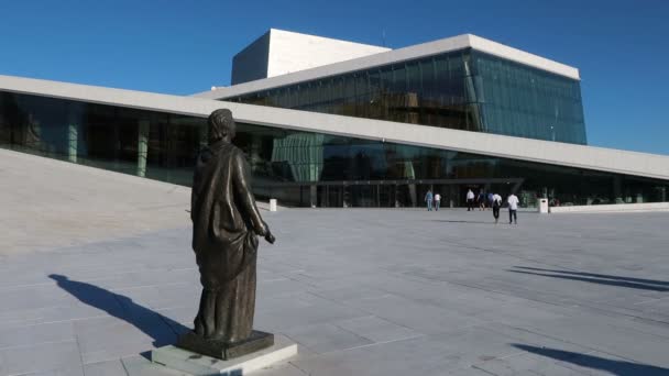 Oslo Noruega Kirsten Estatua Flagstad Junto Ópera Ballet Noruega — Vídeos de Stock