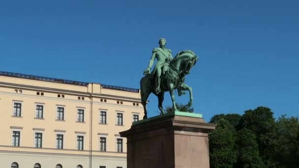 Όσλο Νορβηγία Ζουμ Έξω Από Άγαλμα Του Βασιλιά Karl Johan — Αρχείο Βίντεο