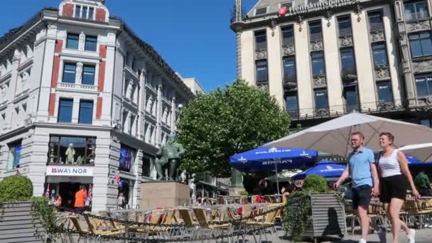 Oslo Noruega Estátua Christian Krohg Rua Comercial Karl Johans Gate — Vídeo de Stock