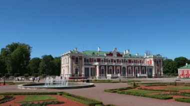 Tallinn, Estonya, Kadriorg Sarayı 'ndaki bahçe manzarası