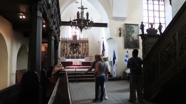 Tallinn Estonya Kutsal Ruh Kilisesi Nin Içinde — Stok video