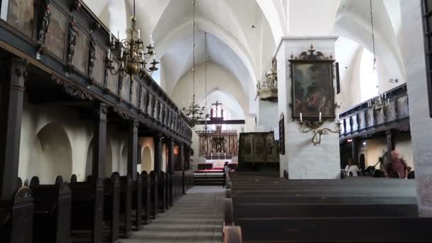 Таллинн Эстония Внутри Церкви Святого Спирита — стоковое видео