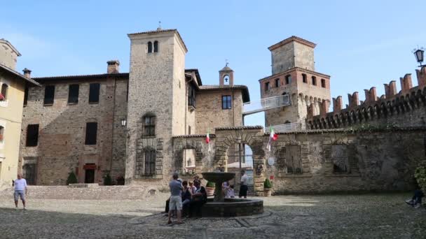 Vigoleno Italy Square Castle — Stock Video