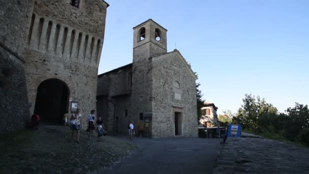 Hrad Torrechiara Itálie Kaple San Nicomede — Stock video