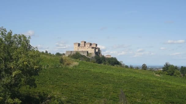 Torrechiara Kastély Olaszország Kilátás Hegyről — Stock videók