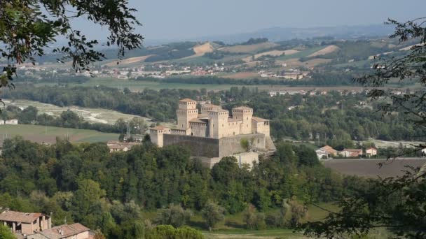 Zamek Torrechiara Włochy Widok Wzgórza — Wideo stockowe