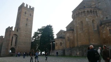 Castell 'Arquato, İtalya, Kalenin Kulesi ve Collegiata Kilisesi