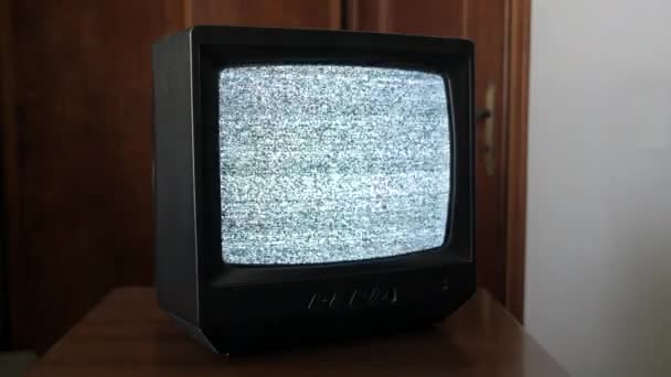 Aparatos Antiguos Apagado Televisión Portátil Blanco Negro — Vídeo de stock