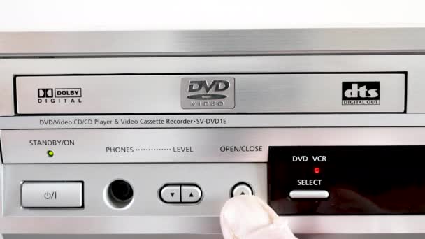 Vieux Appareils Chargement Disque Sur Plateau Lecteur Dvd — Video