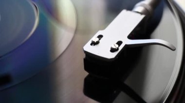 Turntable sistemi, baş kabuğunu kapatın ve plakla oynayın