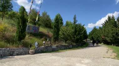 Votigno di Canossa, İtalya, ortaçağ köyünün parkı.