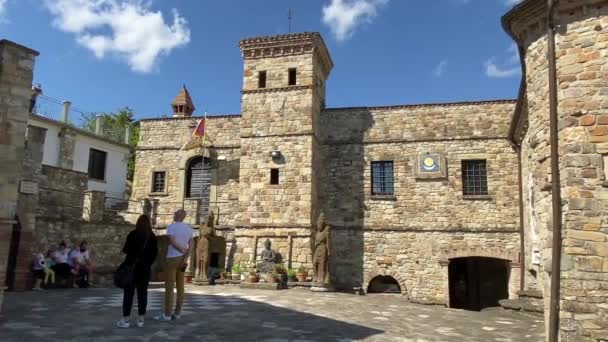 Votigno Canossa Itália Turistas Visitam Praça Principal Aldeia — Vídeo de Stock