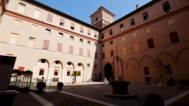 Ferrara, İtalya, Este şatosunun içindeki saraya bakın.