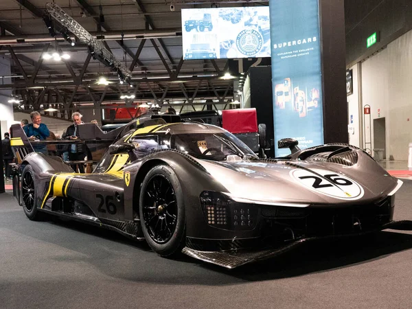 Milan, İtalya, 2025 Kasım, 21 Kasım, otoklasik gösteri, Ferrari 499 modifikatör