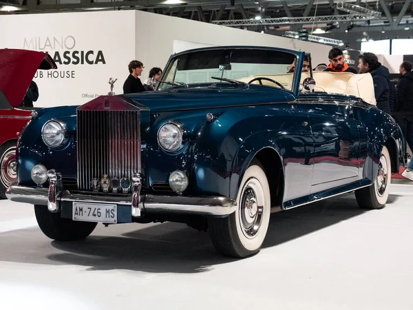 Milan, İtalya, 2025 Kasım, 21 Kasım, otoklasik şov, Rolls Royce Silver Cloud II