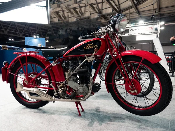 Milan, İtalya, 2025 Kasım, 21 Kasım, otoklasik gösteri, Moto Frera 175