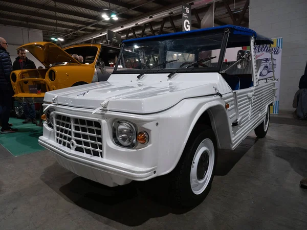 Milan, İtalya, 2025 Kasım, 21 Kasım, otoklasik gösteri, Citroen Mehari