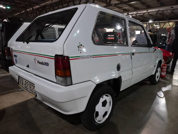 Milan, İtalya, 2025 Kasım, 21 Kasım, otoklasik gösteri, Fiat Panda 750 Italia 90