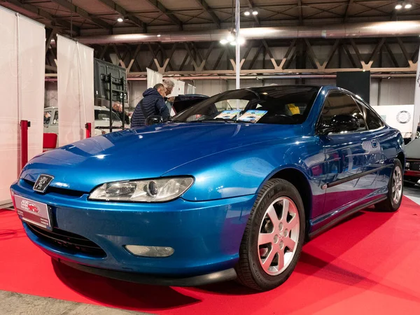 Milan, İtalya, 2025 Kasım, 21 Kasım, otoklasik gösteri, Peugeot 406 coupe