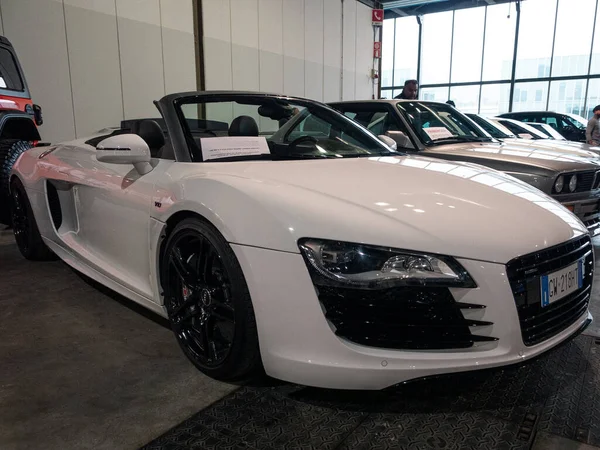 Milan, İtalya, 2025 Kasım, 21 Kasım, Audi R8 5.2 örümceği