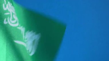 Dünyanın bayrakları, mavi ekranda Suudi Arabistan bayrağı