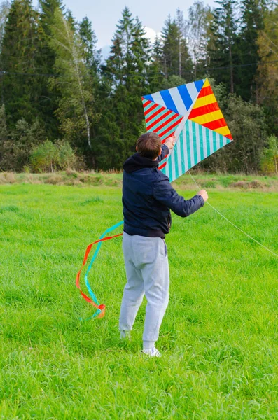 Man father playing with colofrul flying kite in park — Stock Photo, Image