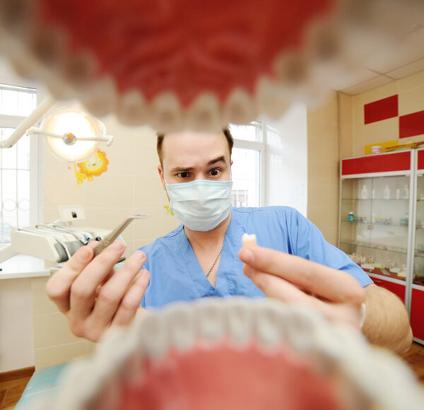 вид изо рта стоматолога
