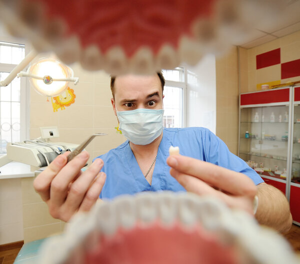 вид изо рта стоматолога
