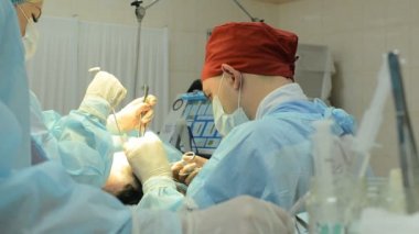 Cerrahlar hasta takım işletilen