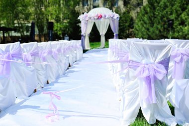 Düğün töreninde dekorasyon ve süsleme