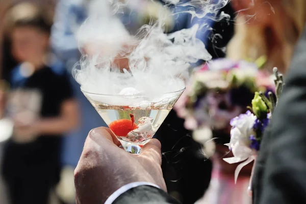 Um deslizamento de champanhe em um evento de gala — Fotografia de Stock
