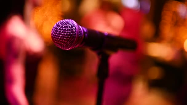 Microphone close-up on the background of a nightclub — Stock Video