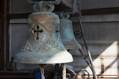 Oluklu dökme demir çan