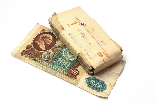 Paquete de rublos soviéticos se encuentra en la parte superior de la denominación del billete de en —  Fotos de Stock