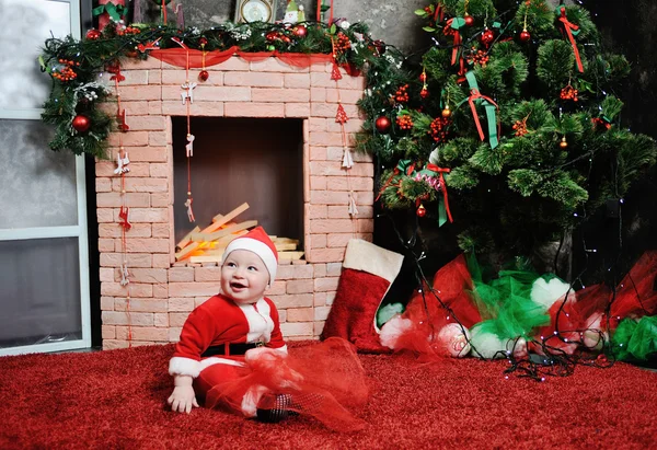 Niño vestido de Santa Claus. Niño con un traje de Santa en la espalda —  Fotos de Stock