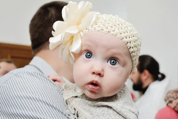 Baby girl with bow on her head looking at the camera — Stock Photo, Image