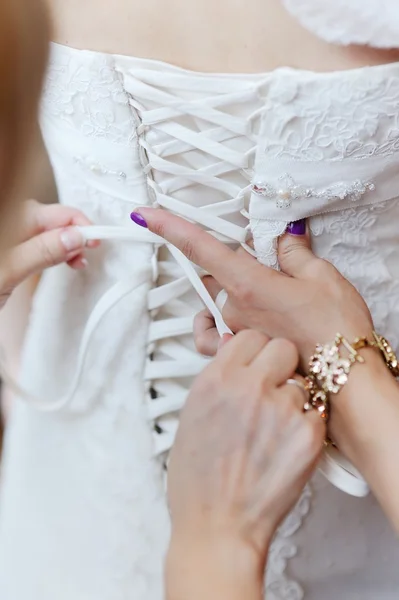 Koszorúslány fűző csipkék a egy esküvői ruha — Stock Fotó