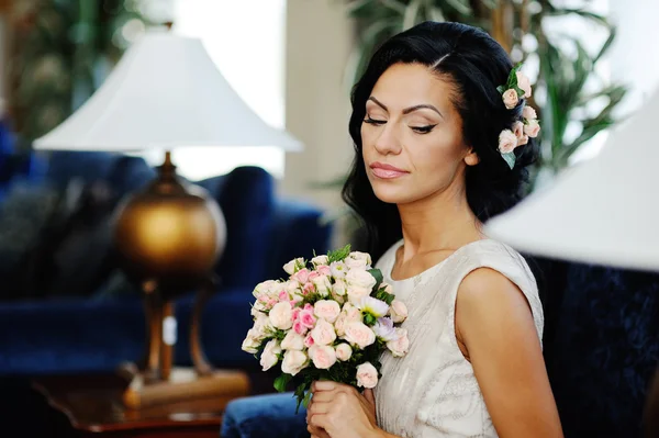 Bride with a wedding bouquet in the background Interior — Stock Photo, Image