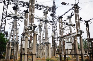 güç transformatörü. Açık Şalt cihazı gücü